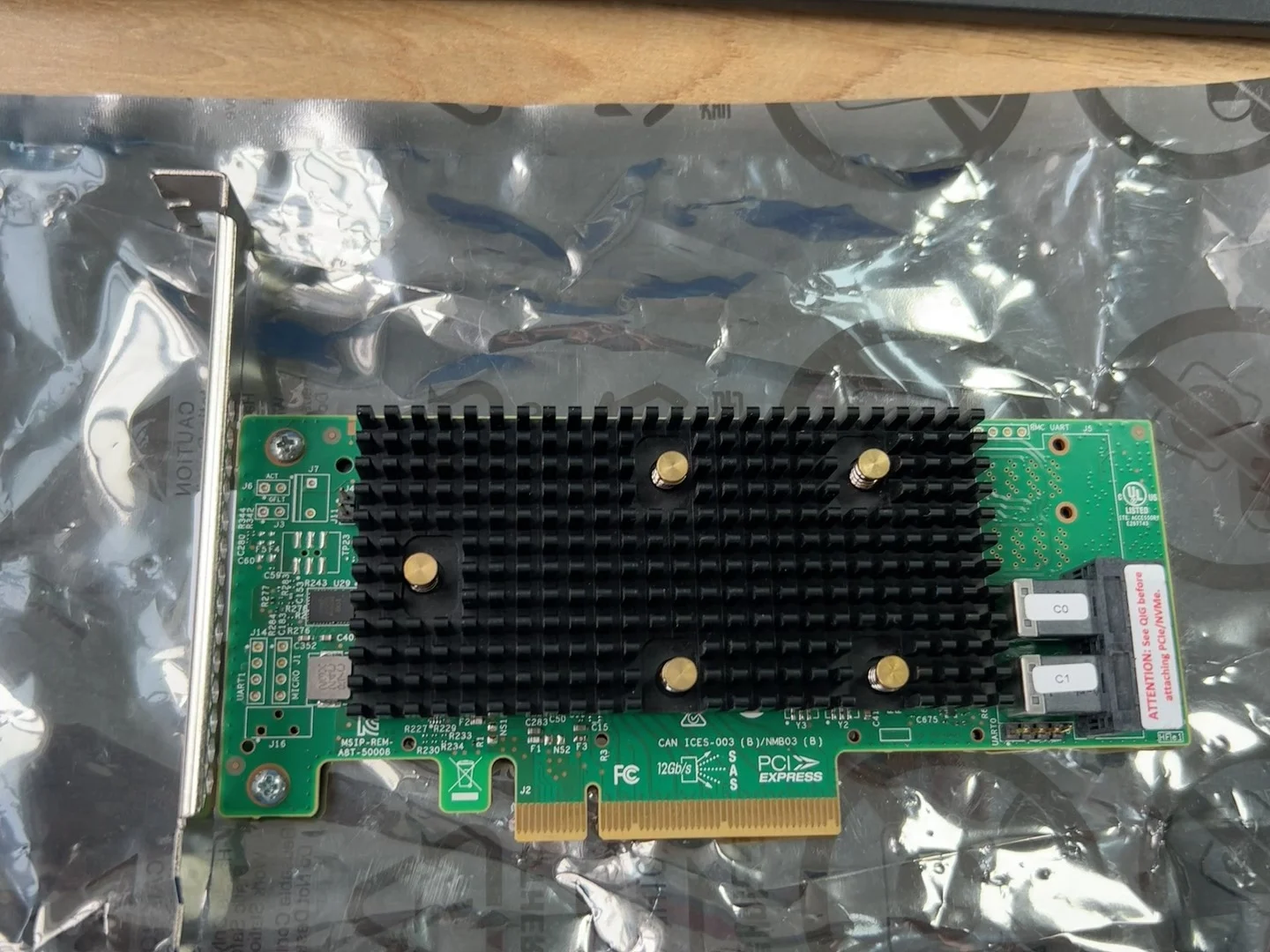 

LSI 9400-8i HBA pass-through card array card SAS 12Gb