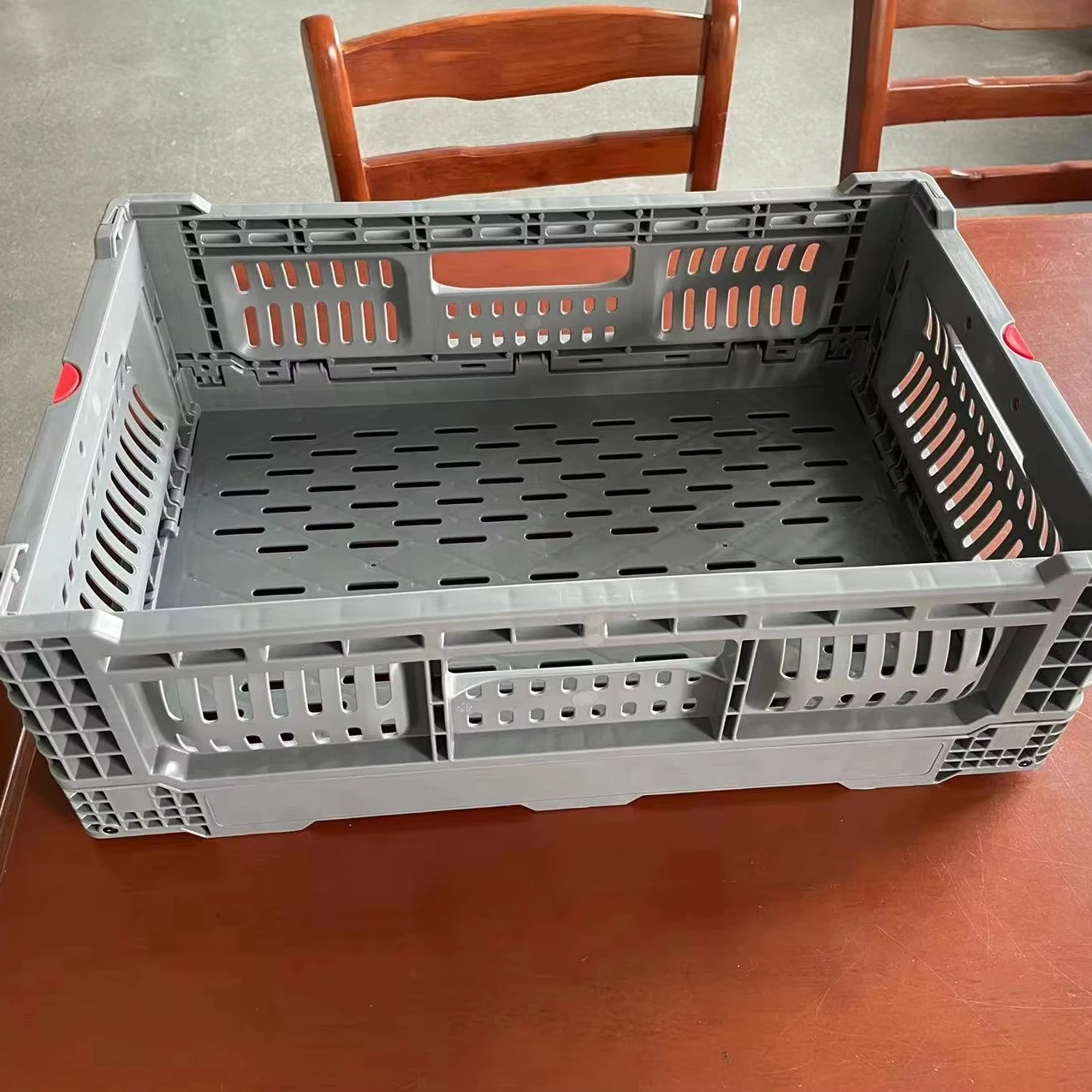 

Gray Color Reusable 500x330x170 Mm Collapsible And Stackable Plastic Vented Type Storage Crate Basket
