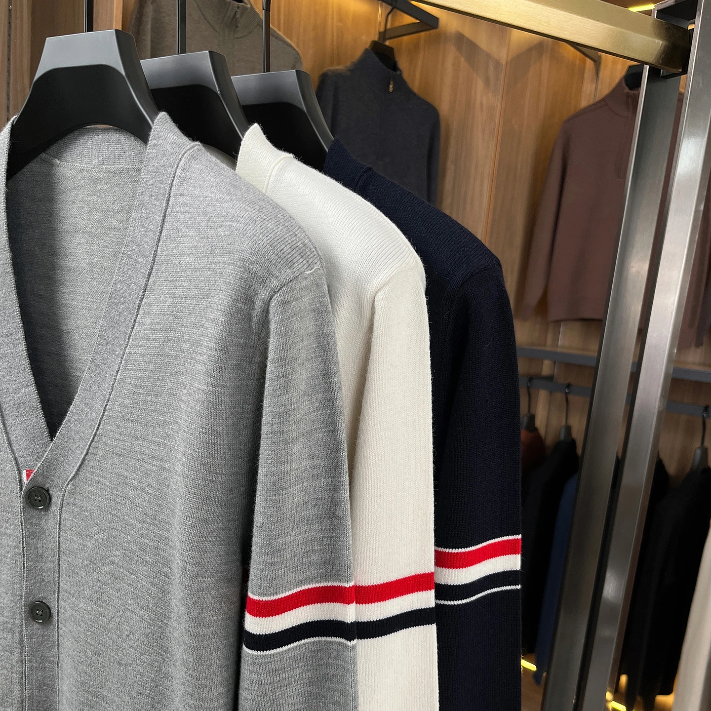 High-End Marke Pullover Open Shirt Männer Frühjahr Herbst Neue Klassische Streifen Trend Taschen Koreanische Freizeit Mischfarben V-Kragen Strickjacke – Detail 4