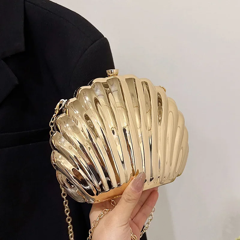 Evening Bags Shell Shape Women Clutch Bags 2024 New Wedding Bridal Handbag Pearl Beaded Fashion Shell Chain Party Bags