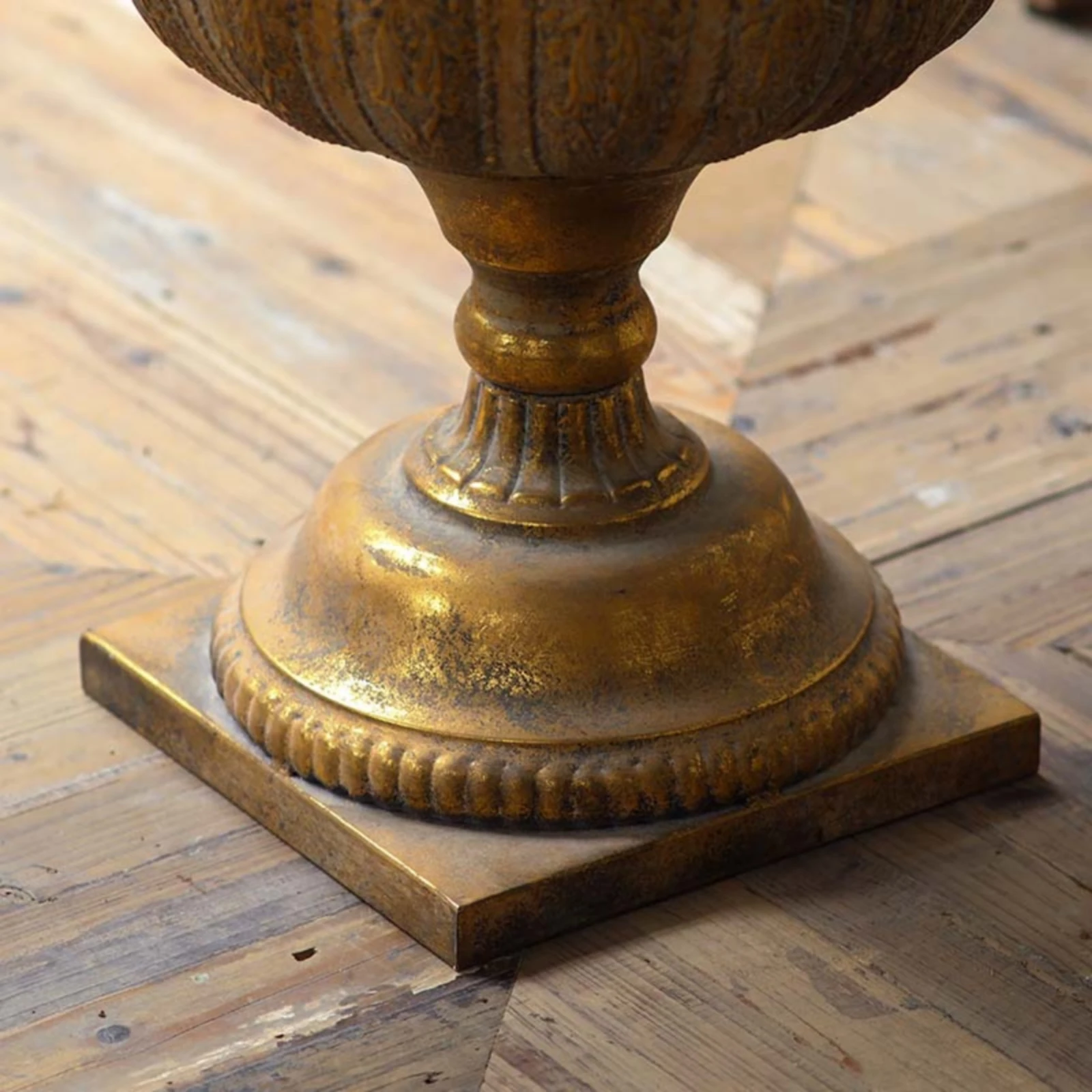 Pedestal Vase Decorative Vase with Scalloped Rim Metal Urn with Square Base Tall Rustic for Entryway, Living Room