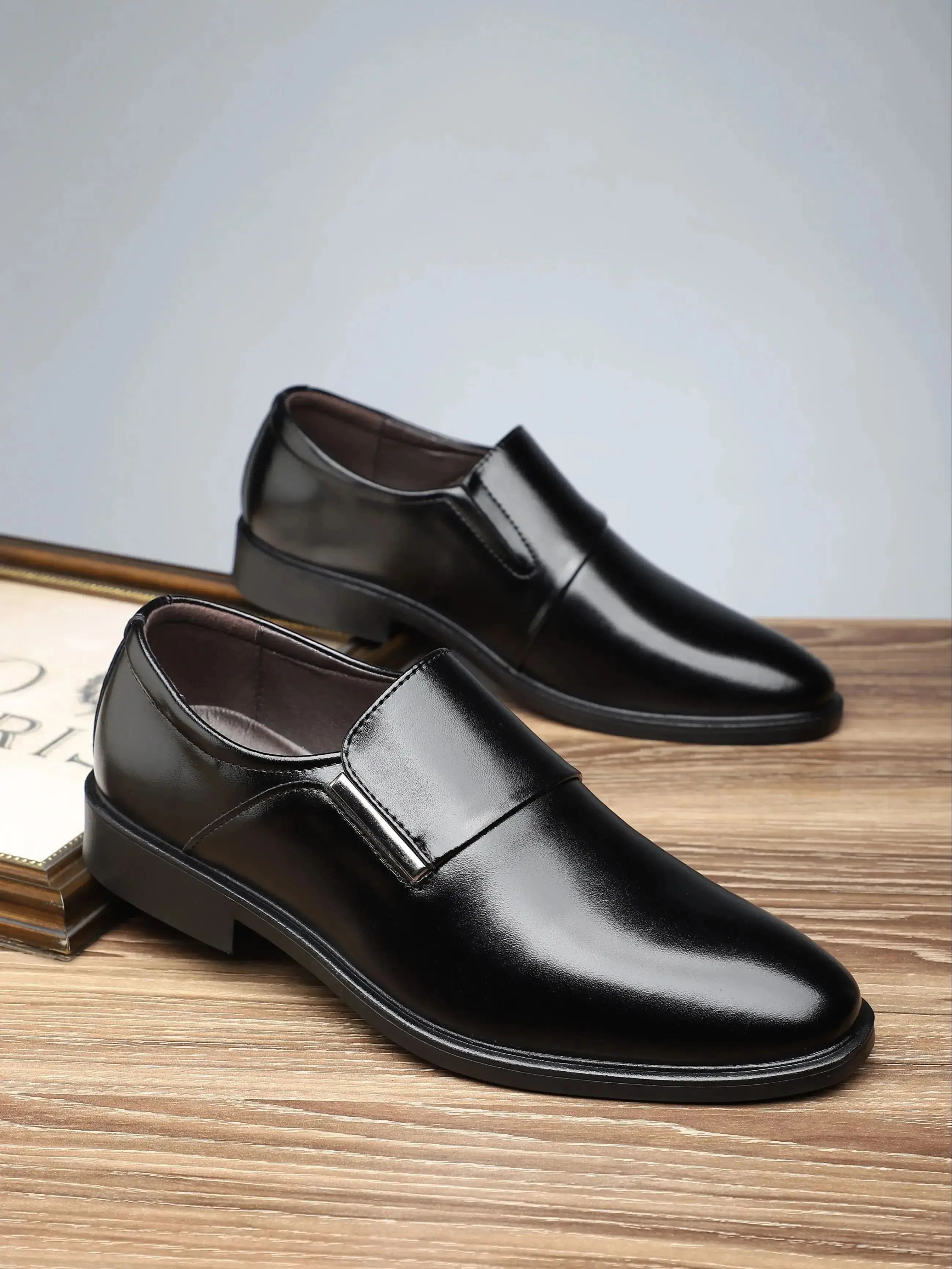 

Men's Casual Slip-On Shoes Business Style Leather Footwear Comfortable One-Touch Elegant Men's Footwear