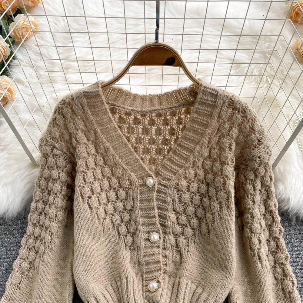 2024 Knitted Cardigan Sweater Jacket Women\'s Autumn and Winter New Korean Version V-neck Design Sense Hollow Short Style Small