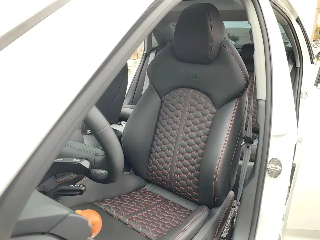 For  Full Series A3-A8 Q3-Q8 RS3 RS6 R8 Sport Bucket Seat with Red Stitching & Honeycomb Design