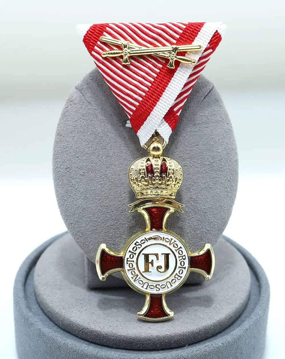Reproduction de la Croix d'Or de Mérité Autrichienne et Húngarienne avec Couronne et Épées