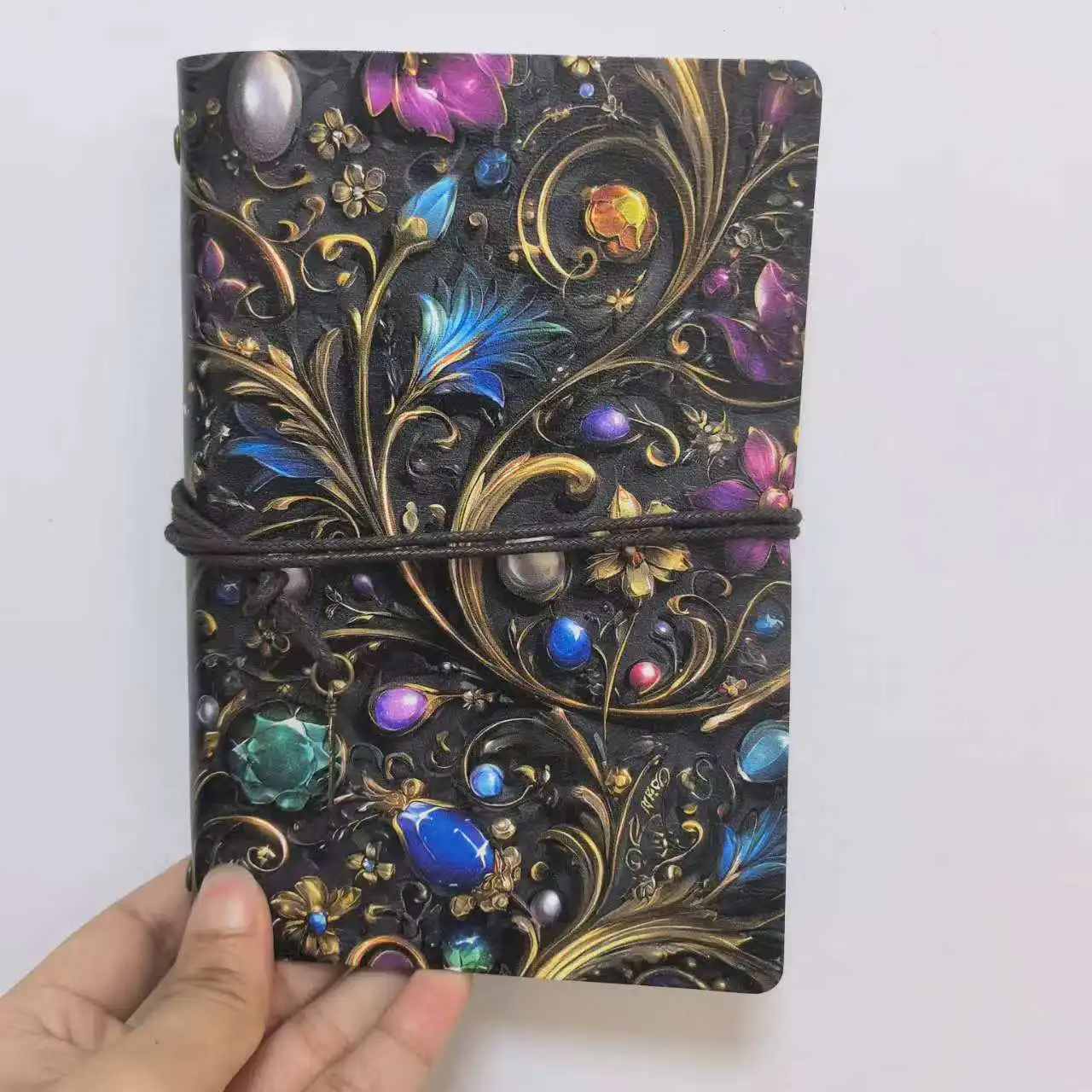 Vintage Luxus Notizbuch mit Edelstein-Blumenprägung, PU-Leder-Einband, A6-Format, Gummiband-Verschluss, Perfekt für Reisen