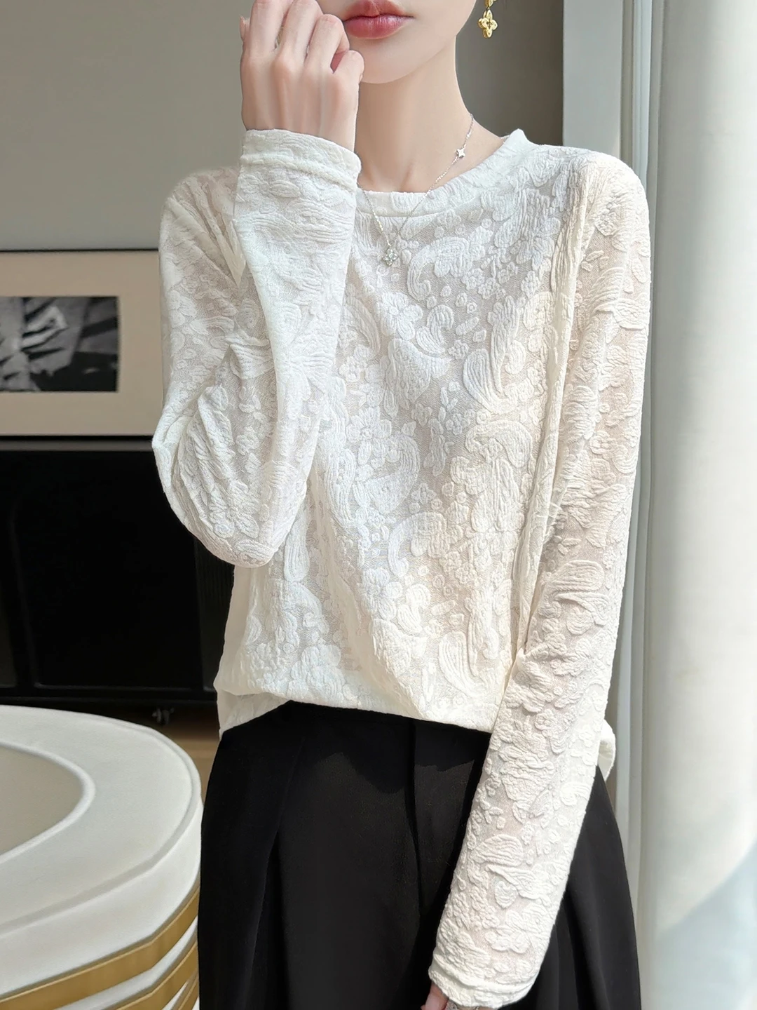 Elegant Lace Hollow out Knitted Base Shirt Women's Fashionable Design Sense Versatile Stylish Top Light Luxury Texture Beauty