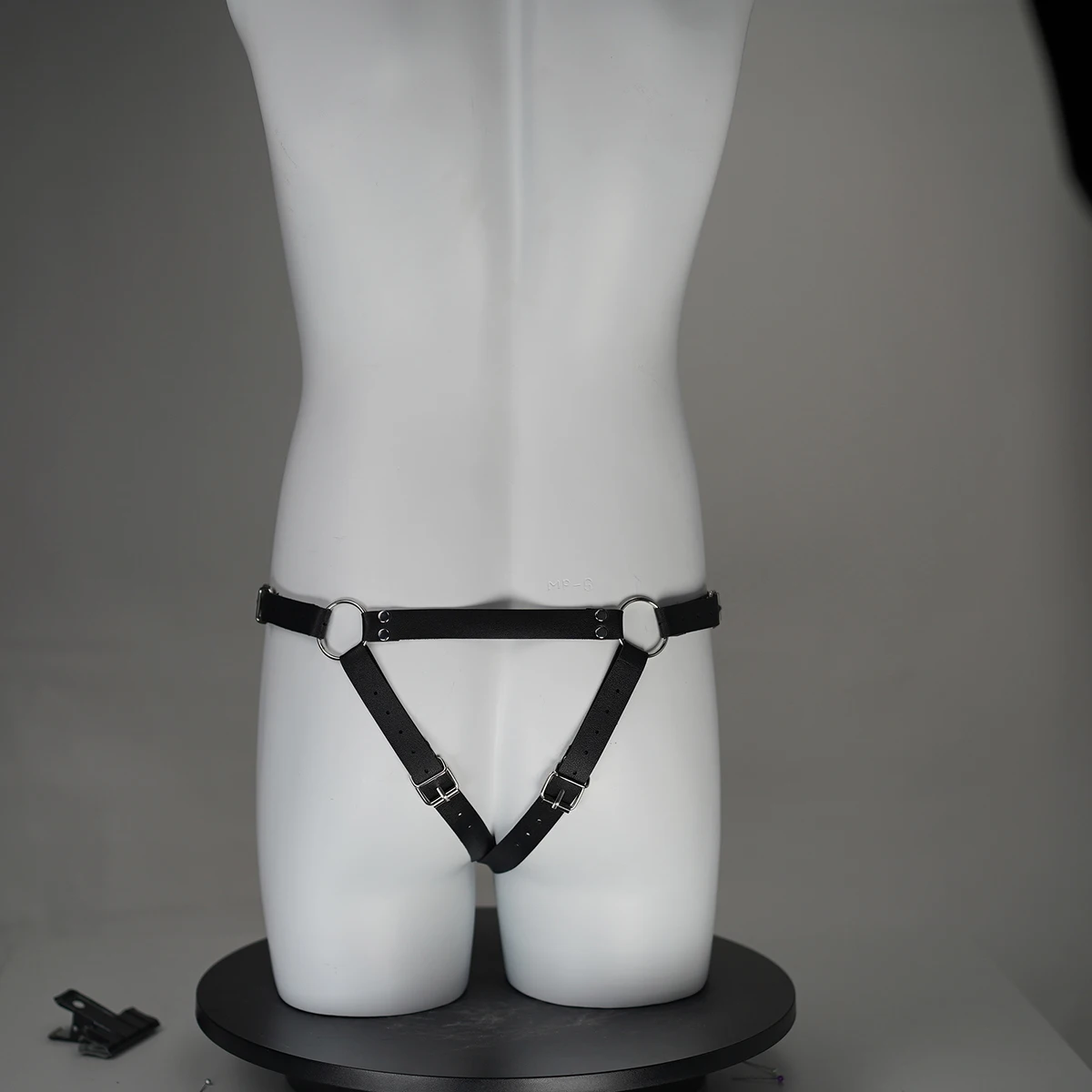 الرجال مثير الساق تسخير الاتجاه فاسق الرجال قابل للتعديل الساق تسخير الخصر تسخير حزب الزي تسخير حزام مهرجان ملابس للنادي