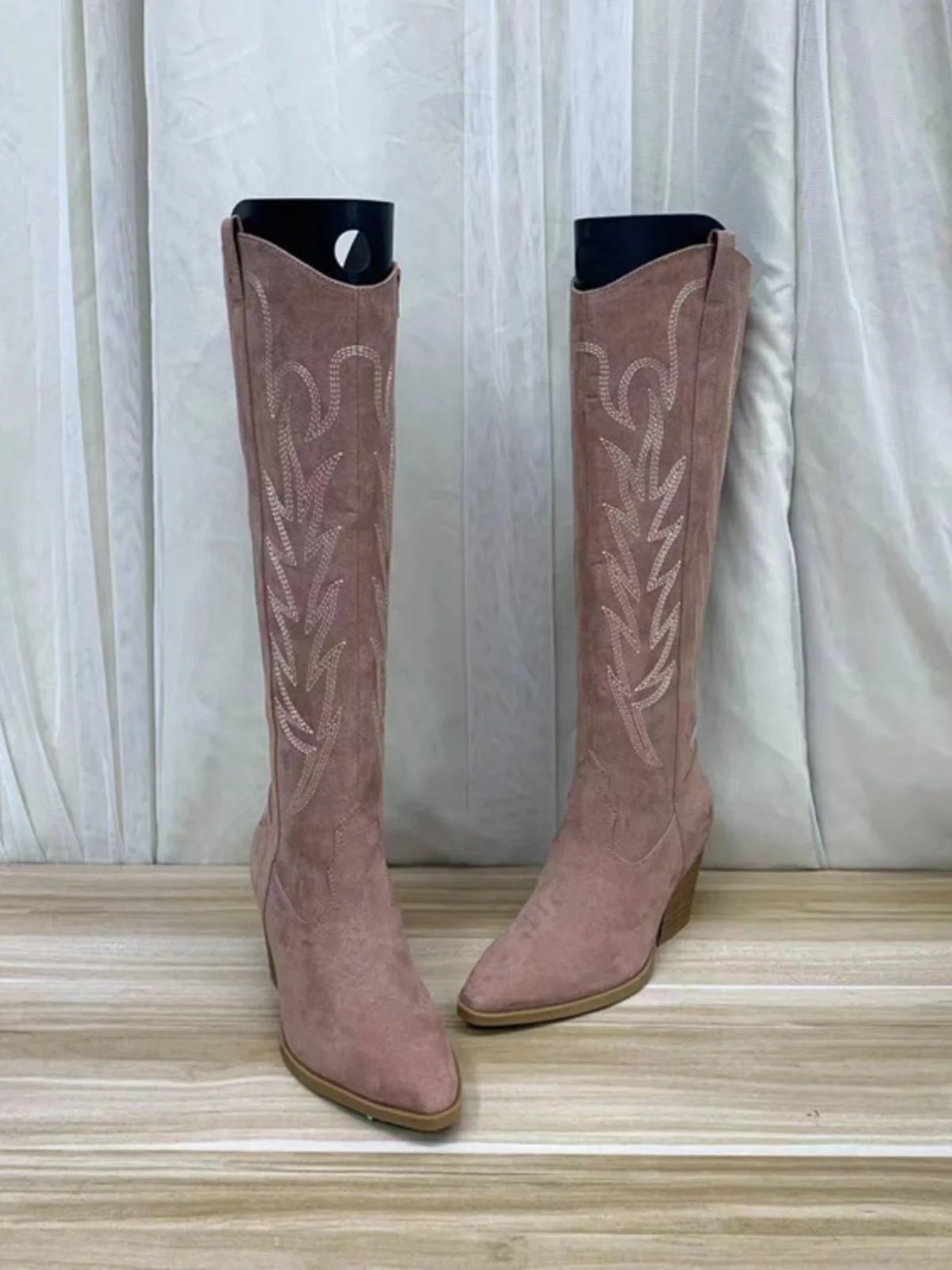 

Модные женские ковбойские сапоги с вышивкой, остроносые, однотонные, на массивном каблуке, средней высоты, для весенне-осеннего сезона