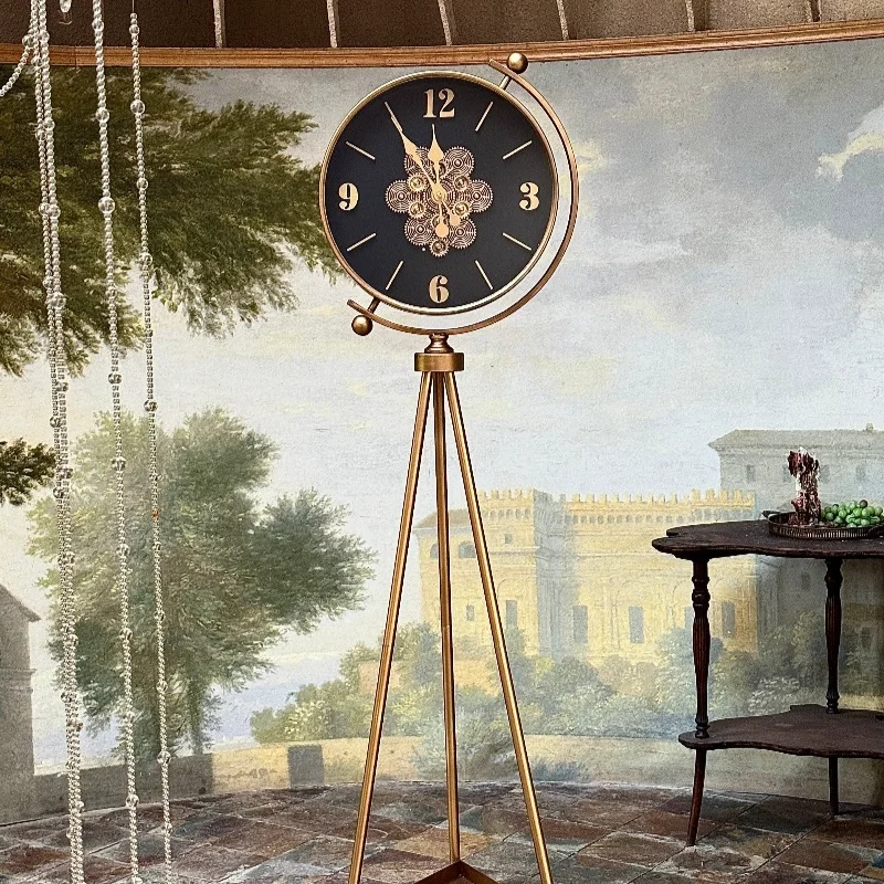 Metal Floor Clocks Retro Gear Mechanical Stand Clocks With Shelf Creativity Luxurious Rotatable Tripod Clock European Home Decor