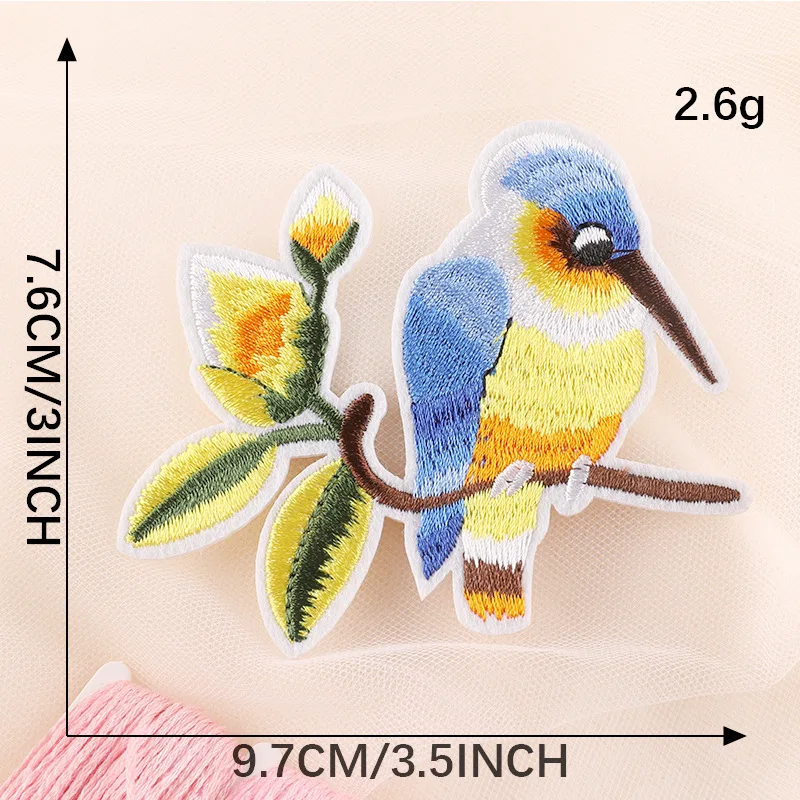 2024 neue Stickerei Patch DIY empfindliche Vogel Blume Kunstwerk Eisen auf selbst klebenden Aufkleber Kleidung Tasche Hut Stoff Emblem