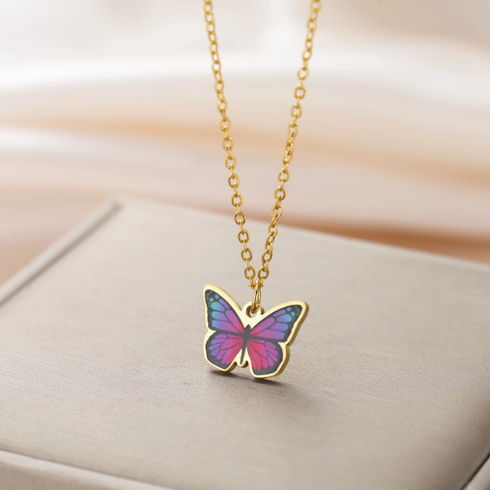 Unift colorido borboleta pingente colar moda aço inoxidável colar banhado a ouro borboleta colar presentes de festa para amigo
