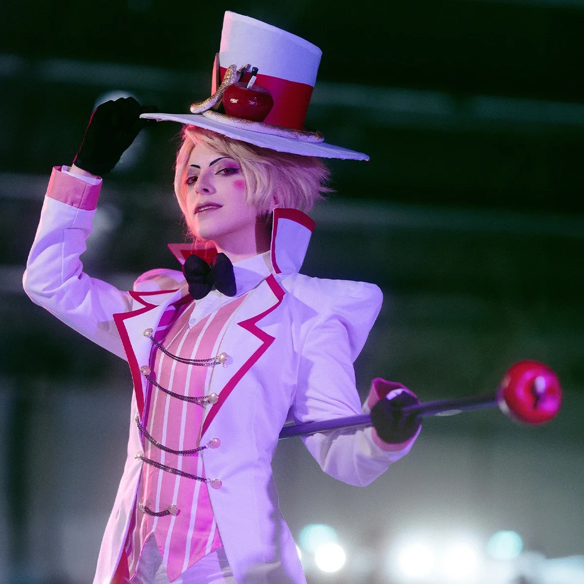 تأثيري هاز فندق أنيمي لوسيفر مورنينجستار تأثيري حلي شعر مستعار الوقوف طوق يرتدى السراويل سترة كوس اتفاقية هالوين Gif