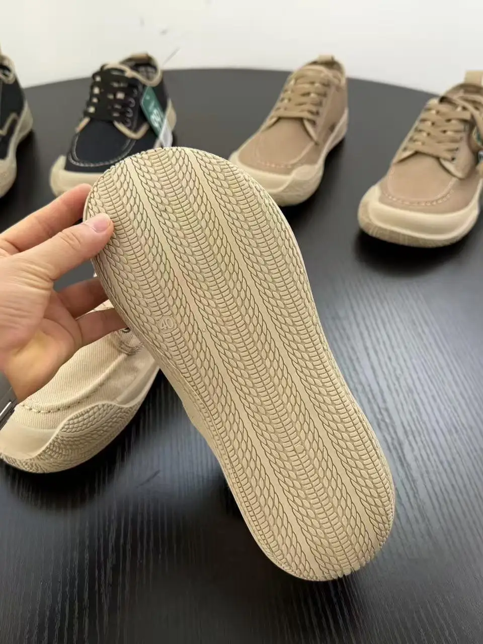 Outdoor Breathable Canvas Men's Hiking Shoes Quality Superior Comfortable Casual Sneakers Grid Pattern Large Head Design