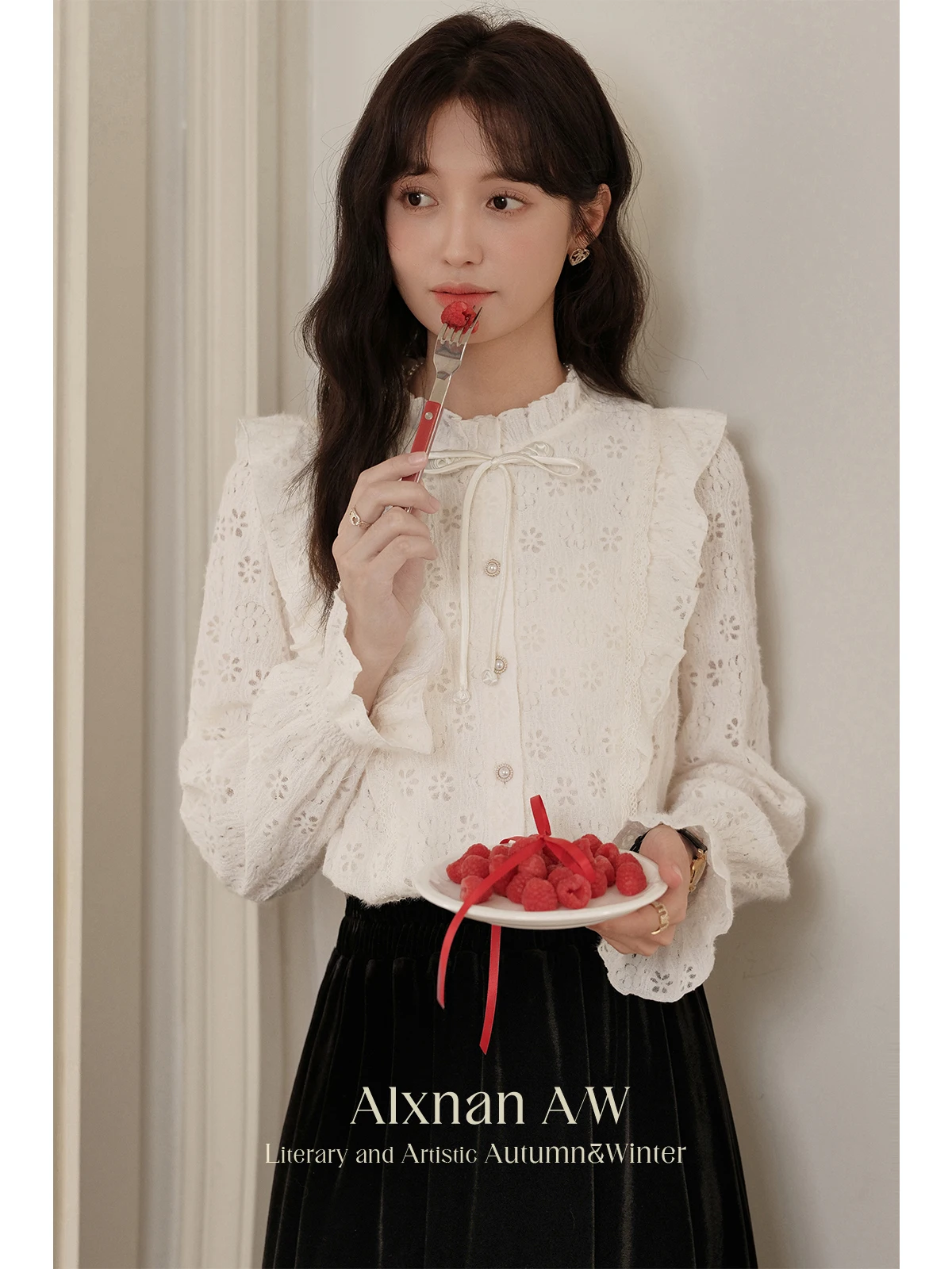 

ALXNAN French Vintage Shirts for Women Lace Crochet Hollow Design Agaric Edge O-neck Lace-up Bow Tops 2024 Autumn Winter L51228