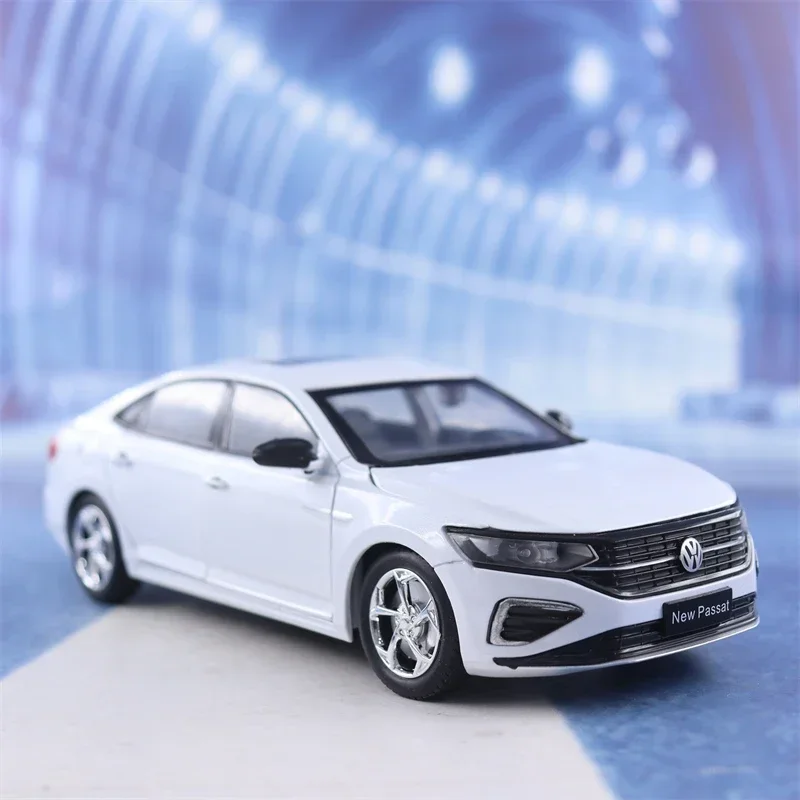 1:24 2023 Volkswagen Passat Alloy Car Diecasts & Toy Vehicles Car Model Sound and light Pull back Car Toys For Kids Gifts F598