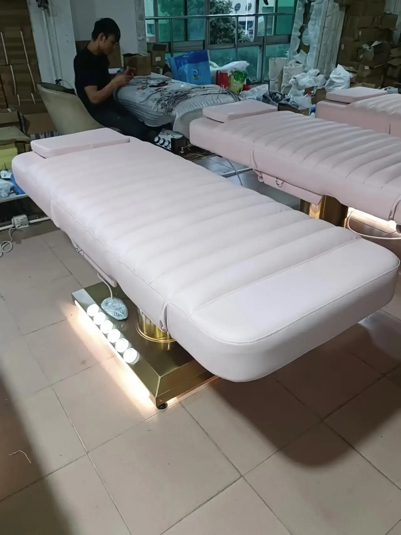 Luxury Salon Furniture 4 Motor Spa Facial Lash Beauty Salon Bed Ergonomic Aesthetic Chair Cosmetic Bed Massage Tables Bed