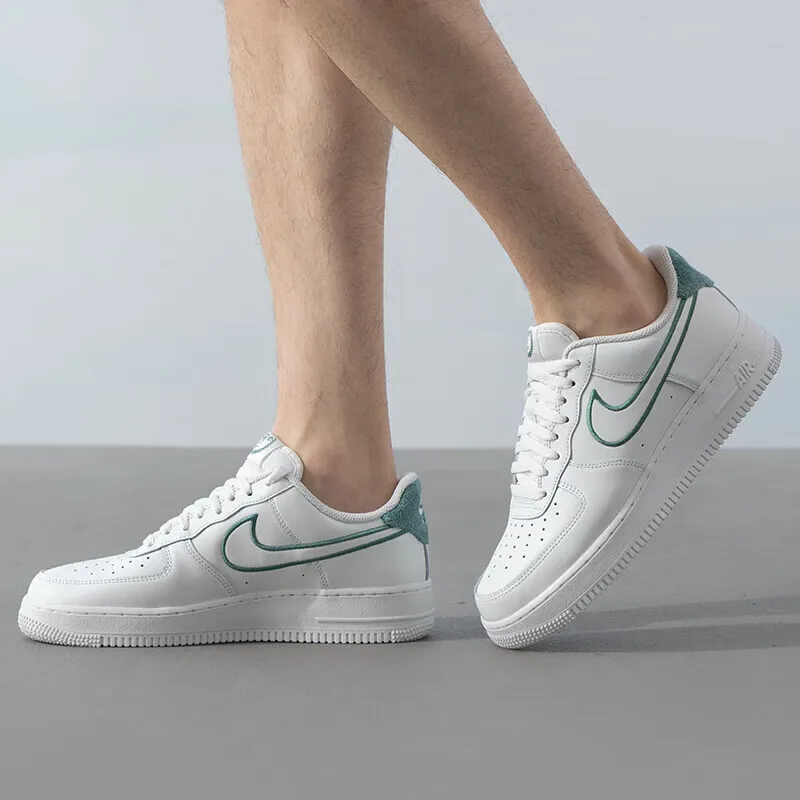 Nike sepatu Air Force One klasik untuk pria, sepatu olahraga Air Force AF-1 musim gugur 2024, sepatu kasual antiselip untuk pria FN8349-100