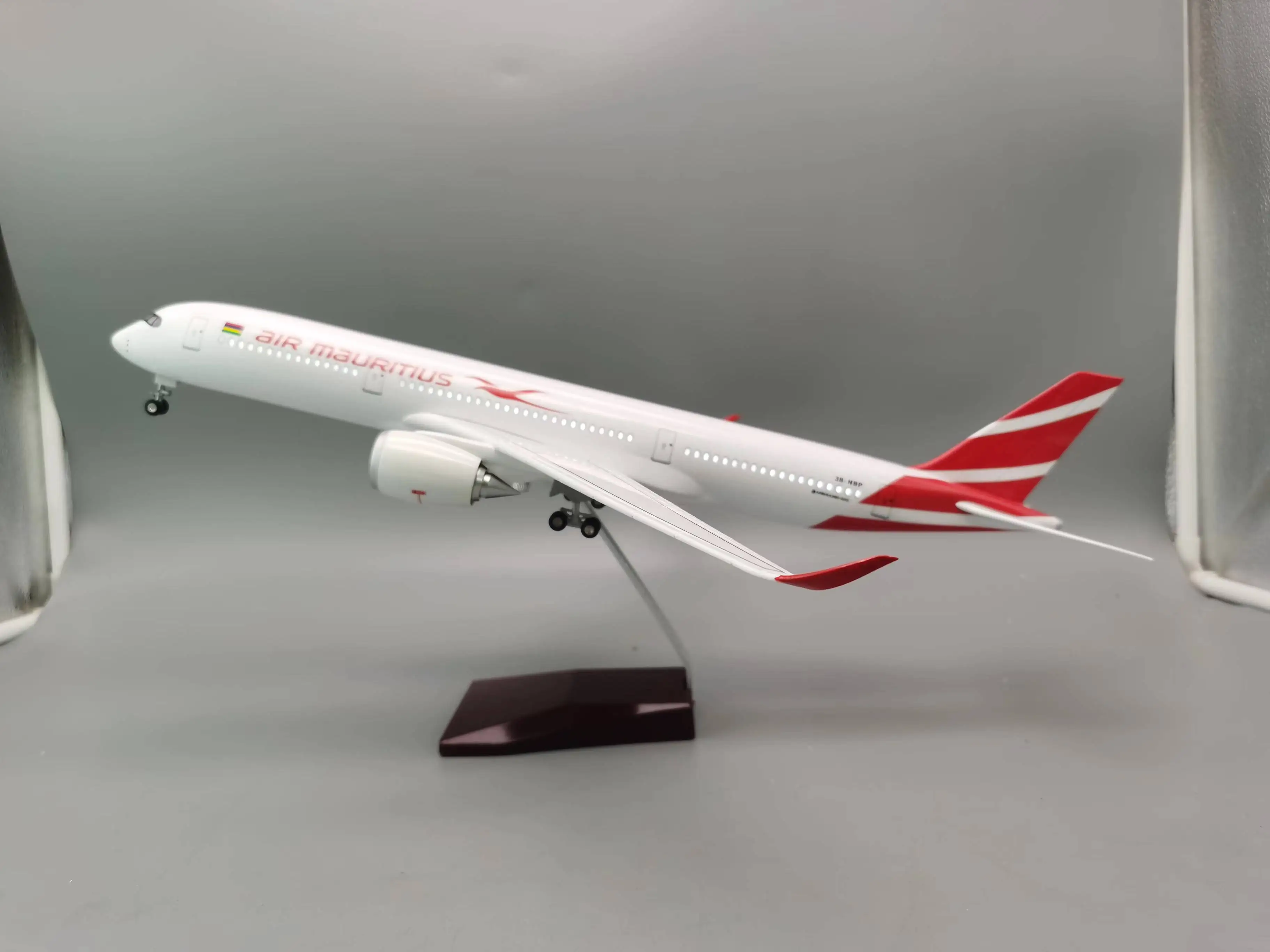 

Diecast 1:85 Scale Air Mauritius A350 Model 47cm Resin Aircraft With LED Lights & Display Stand Aviation Collectors Home Decor