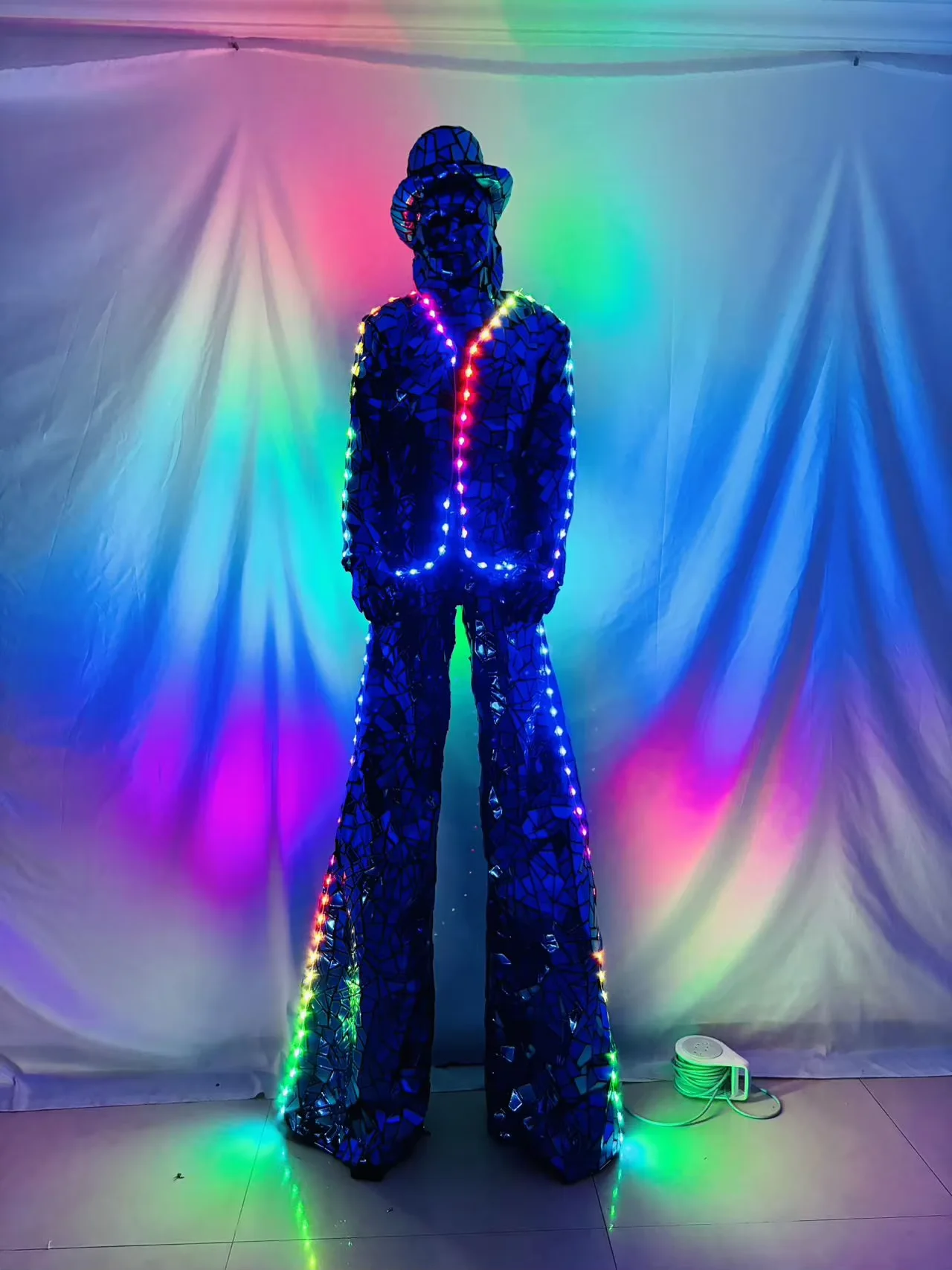 

LED Robot Shiny Mirror Sequin Fabric Suits for Stilts Cosplay Costumes for Halloween Party Nightclub DJ Christmas Show Stage