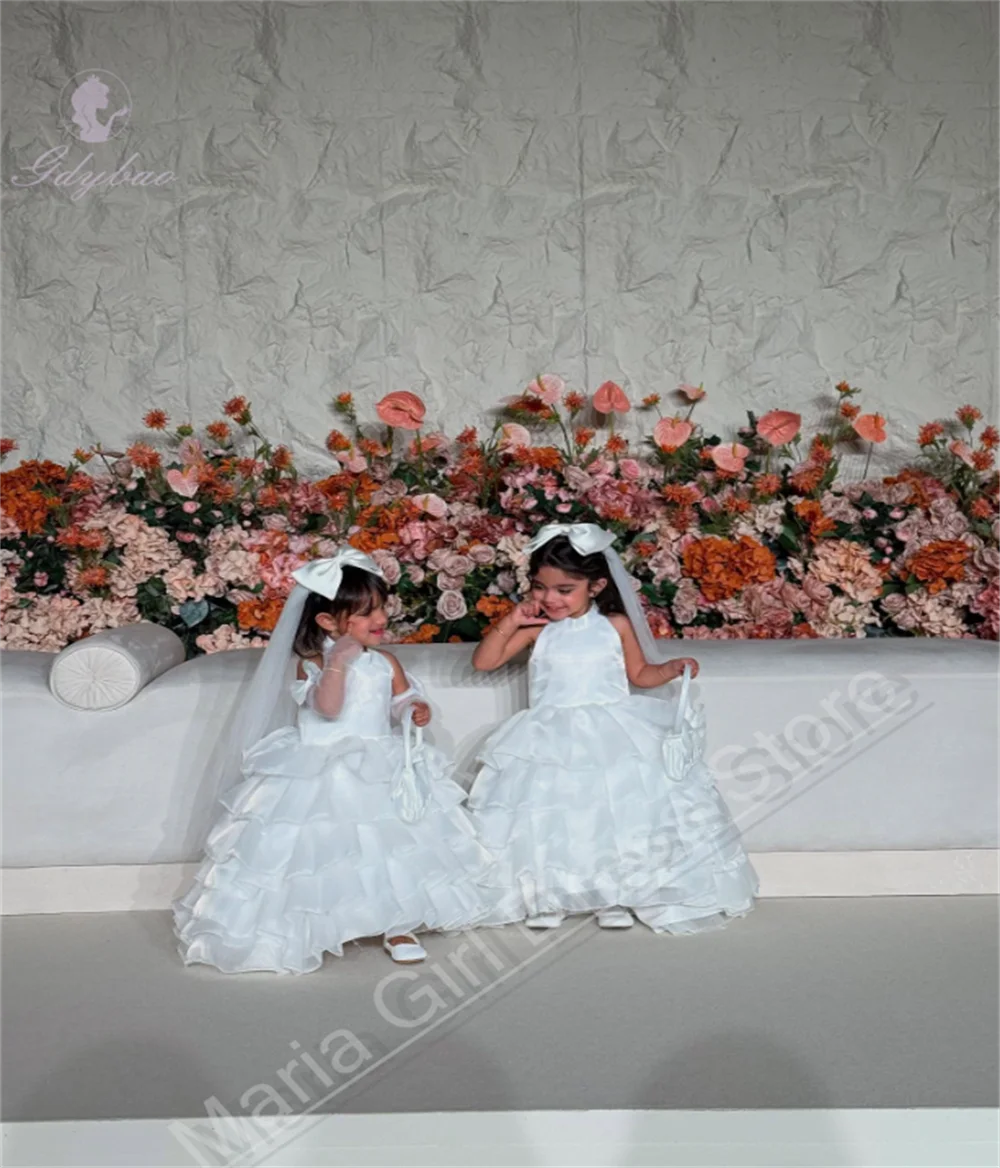 Witte mouwloze schattige meisjesverjaardagsfeestjurk geschikt voor kinderoptochten dooppen evenementen optredens fotografie