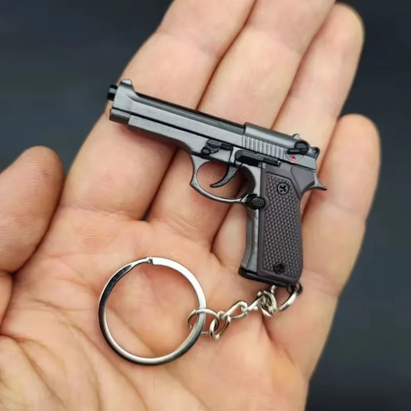 Alloy 1:4 92F pistolet przenośny model pistoletu zabawkowego odpinany brelok Fidget zabawka dla chłopca kolekcja dorośli Kid Party prezent na boże