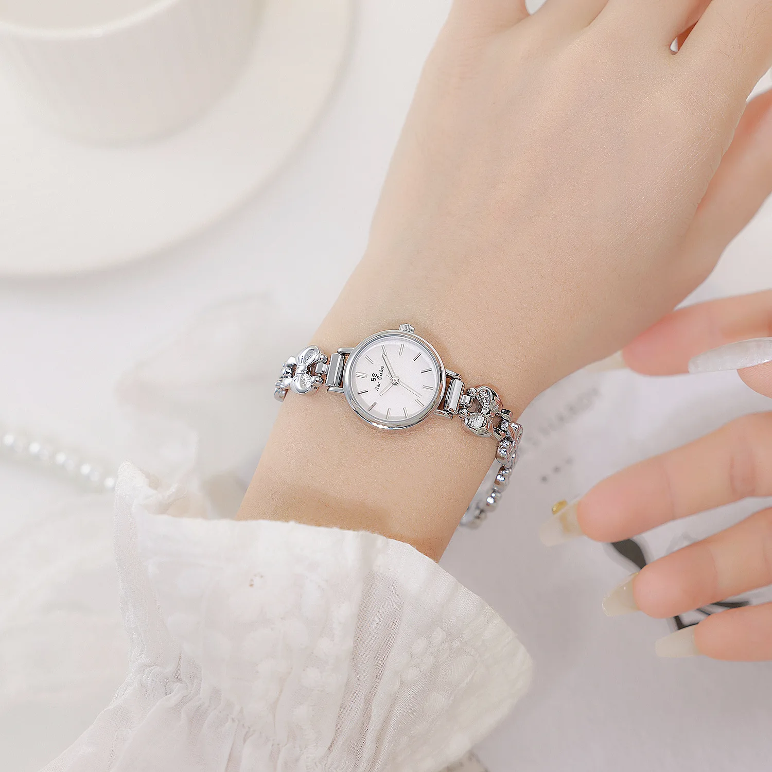 ساعات ريترو فاخرة للسيدات، أشرطة أنيقة على شكل فيونكة، ساعة فضية بسيطة، أفضل هدية لساعات المعصم الكوارتز المقاومة للماء لصديقتك