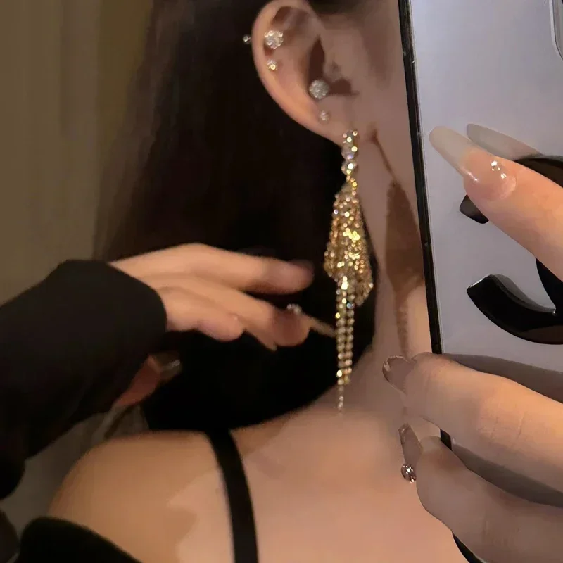 Flash diamond tassel sequined earrings European and American high-end metal cold wind long earrings women