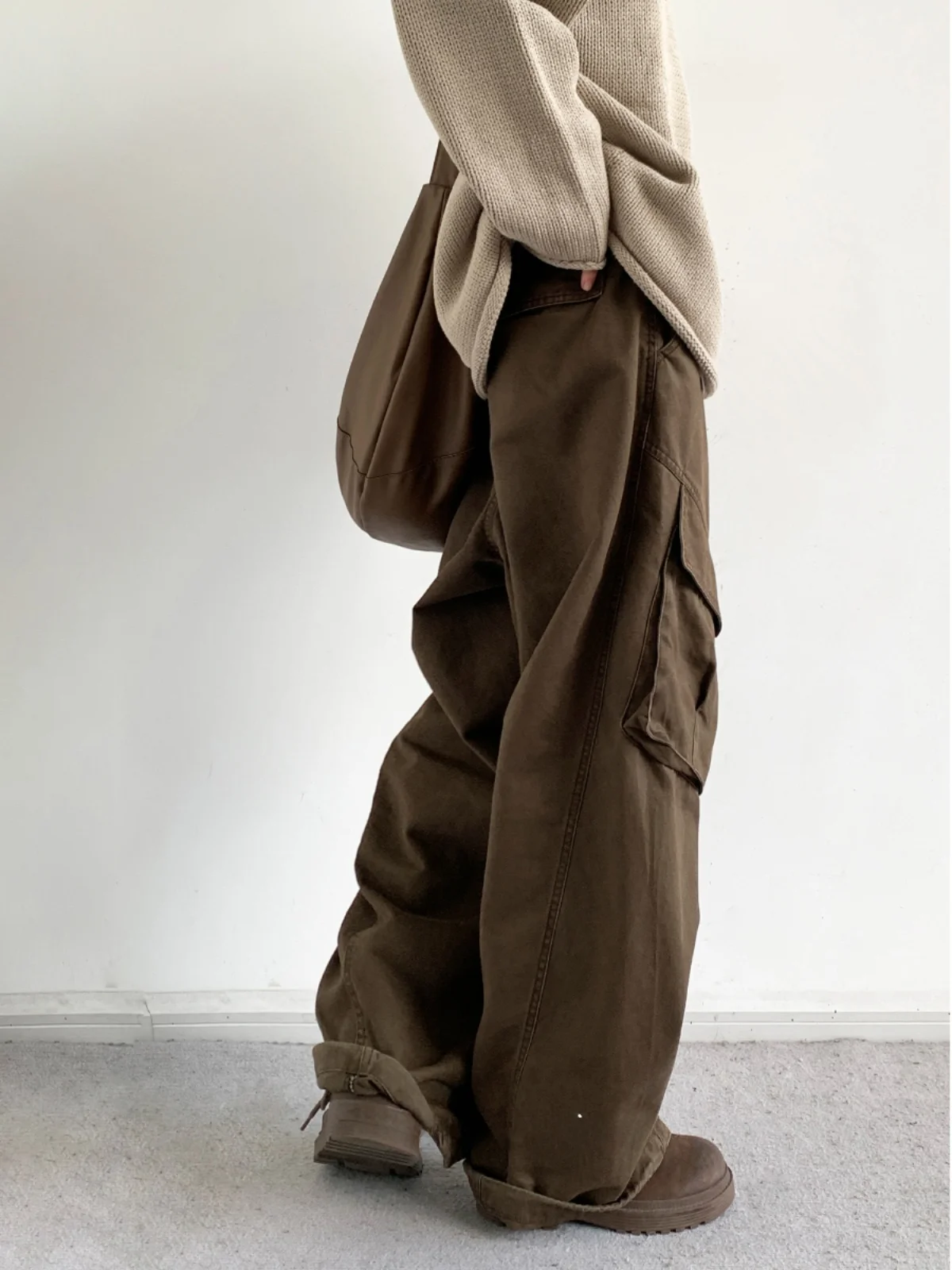 Jiwuus Autumn Retro Maillard Large Pocket Casual Pants Men and Women Loose Pleated Ankle-tied Wide Leg Cargo Long Pants