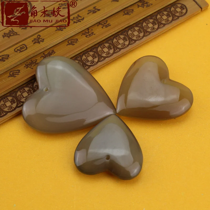 

648Yak Horn Heart-Shaped Handmade CraftDIYPendant accessory is thick and polished with a shiny finish