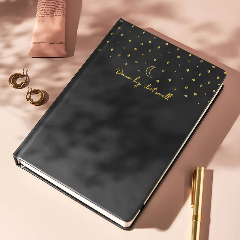 

НОВЫЙ планировщик формата А5 на 2026 год — самонаполняющийся календарь с английскими страницами в подкладке и минималистичным дизайном