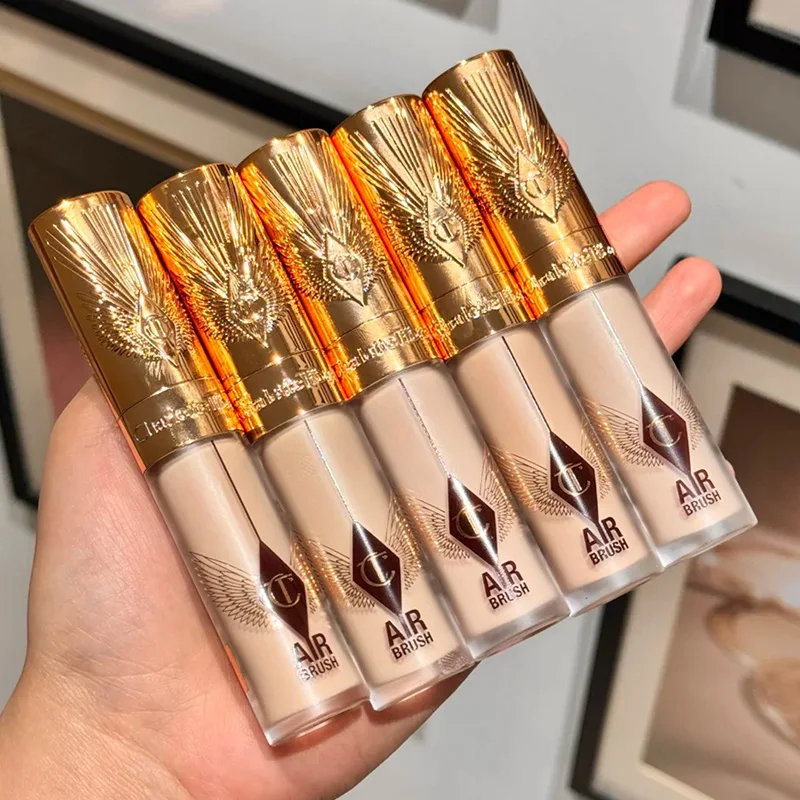 Nouveau Correcteur Liquide Hot Charlotte Couvrant les Taches et les Cernes, Éclaircissant le Teint - Cosmétiques Tilbury