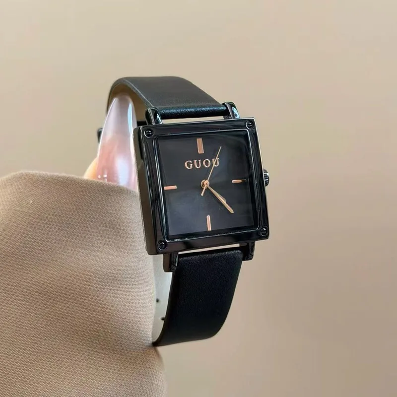 New Women'S Watch With A StylishMinimalist DesignFeaturing A High-Quality Quartz Movement And A Fashionable Sunburst Square Dial