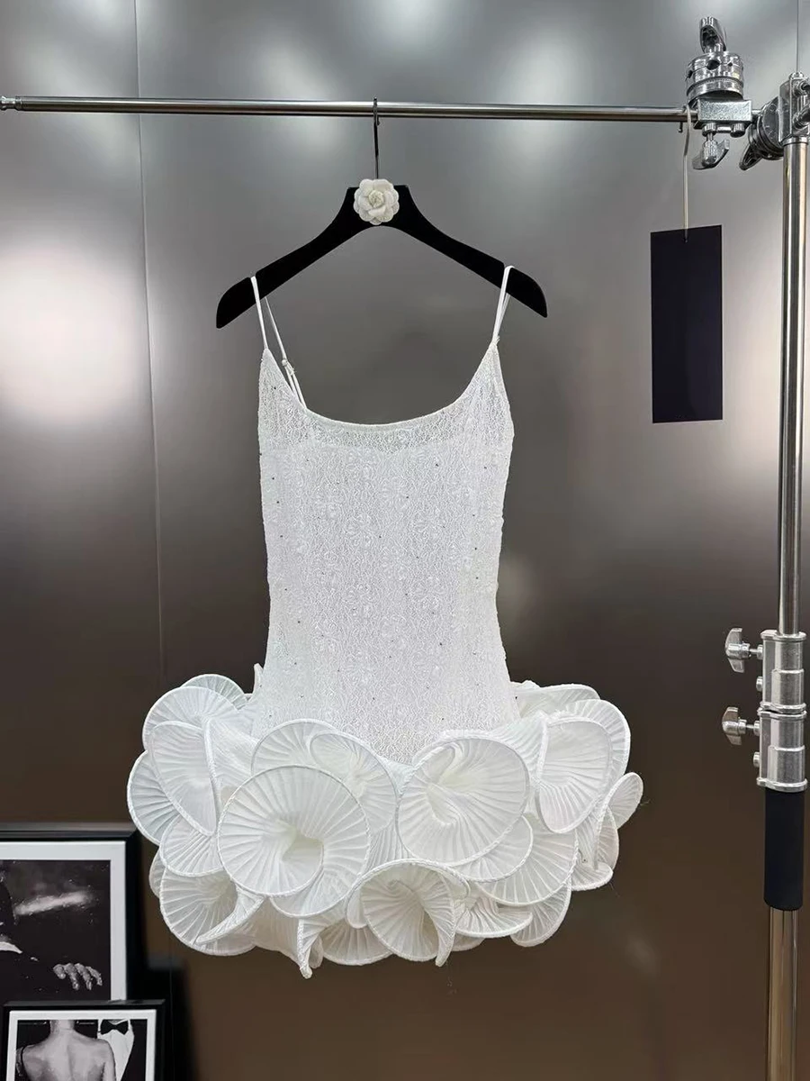 TWOTWINSTYLE Dimagrante Sheer Impiombato Hot Fix Abiti Eleganti per Le Donne Collo Quadrato Senza Maniche Patchwork 3D Fiore Abito Femminile