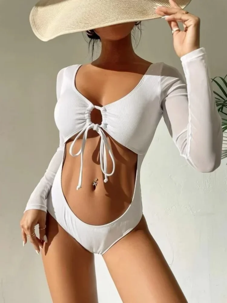 Europäischer und amerikanischer heißer Mädchen-modischer einteiliger Badeanzug im Strandstil, einfarbig, freiliegende Taille, ausgehöhlter sexy Badeanzug