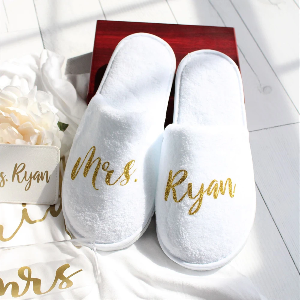 Personalized Wedding Hen Night White Spa Slippers Bridal Shower Bride to Be Spa Weekend Hotel Disposable Closed Toe Slippers