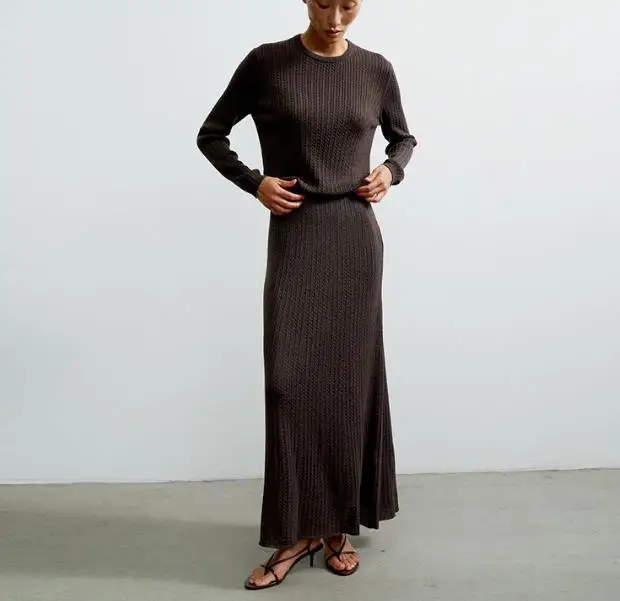 

Осенний элегантный вязаный топ кофейного цвета с круглым вырезом и длинная юбка с высокой талией для женщин, повседневный темпераментный комплект из 2 предметов