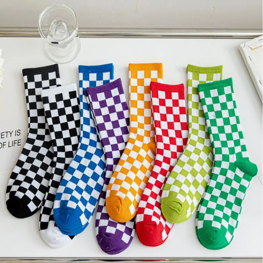 children students hip hop socks straight trend socks black and white Plaid socks personalized cotton socks.