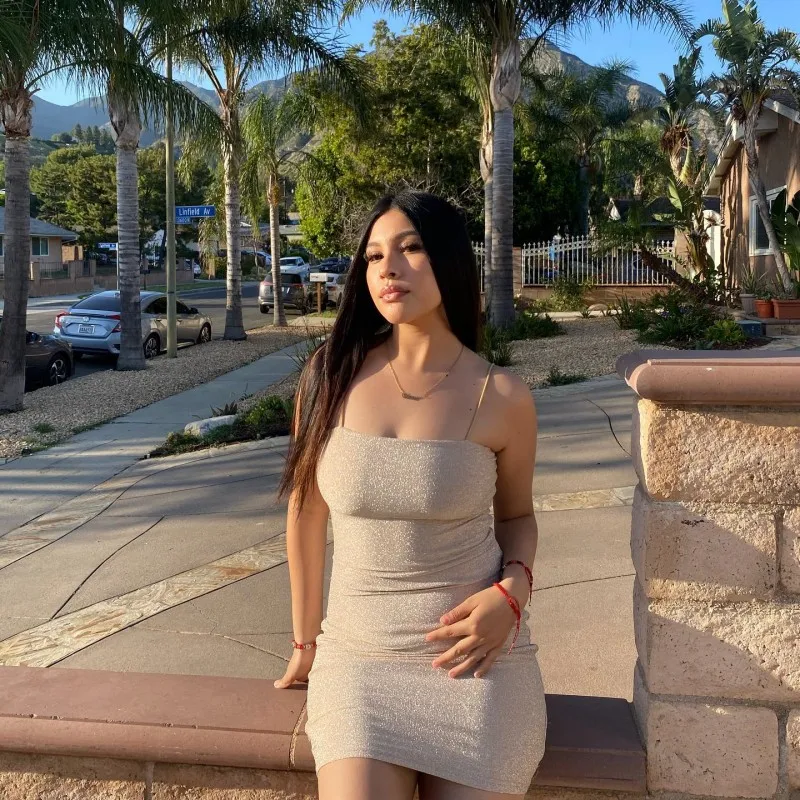 ชุดเดรสทรงเข้ารูปเอวสูง แขนกุด สายเดี่ยว สีพื้น ผ้าเนื้อดี รุ่นใหม่ ซัมเมอร์ 2024