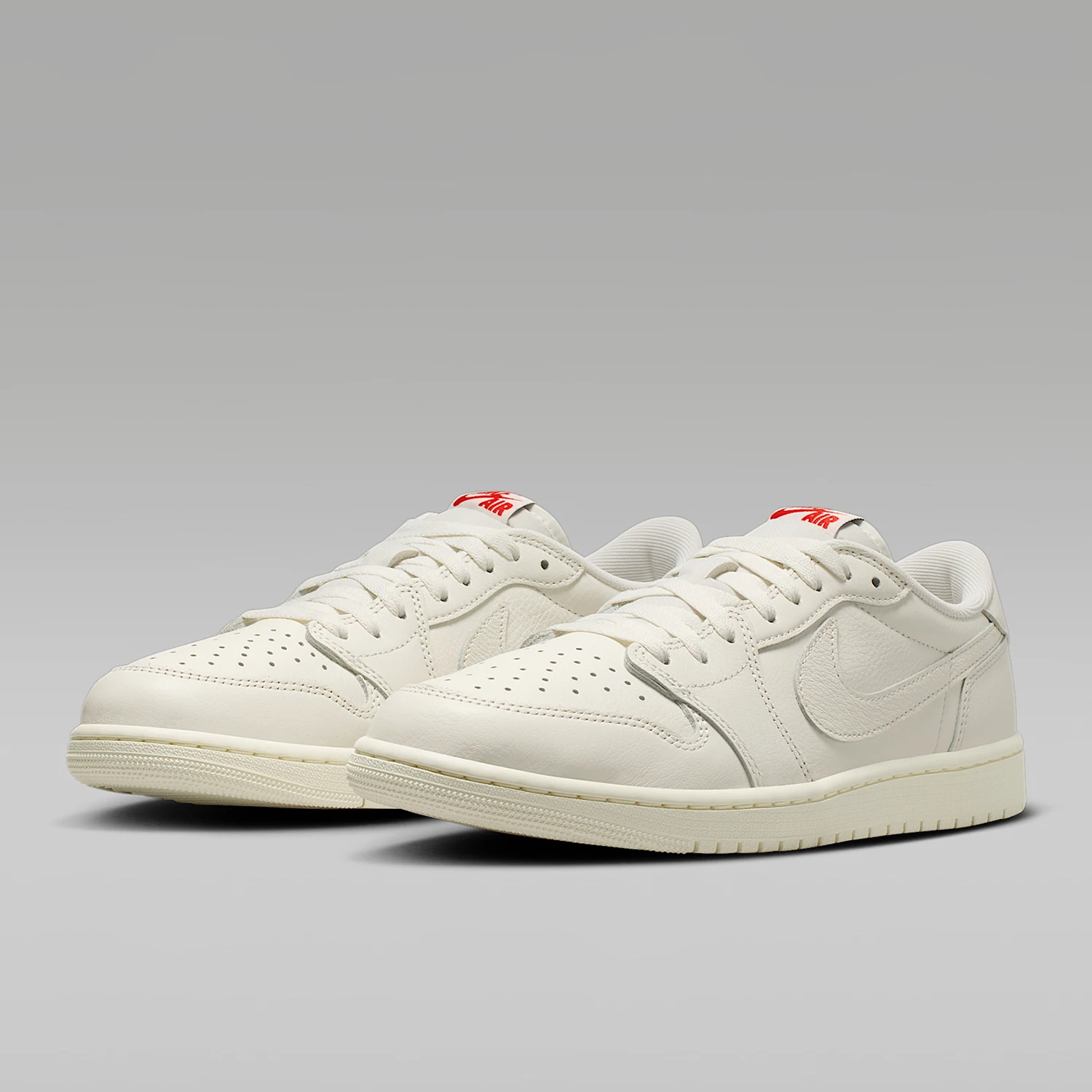 Nike genuine Air Jordan 1 fashionable and trendy sports casual board shoes HQ6998-100
