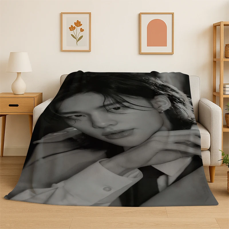 Kpop Hyunjin Stray Kids Musik-Flanelldecke, weiche, warme Überwurfdecke für Schlafzimmer, Wohnzimmer, Bett, Reisen, Camping, Picknick, Geschenk