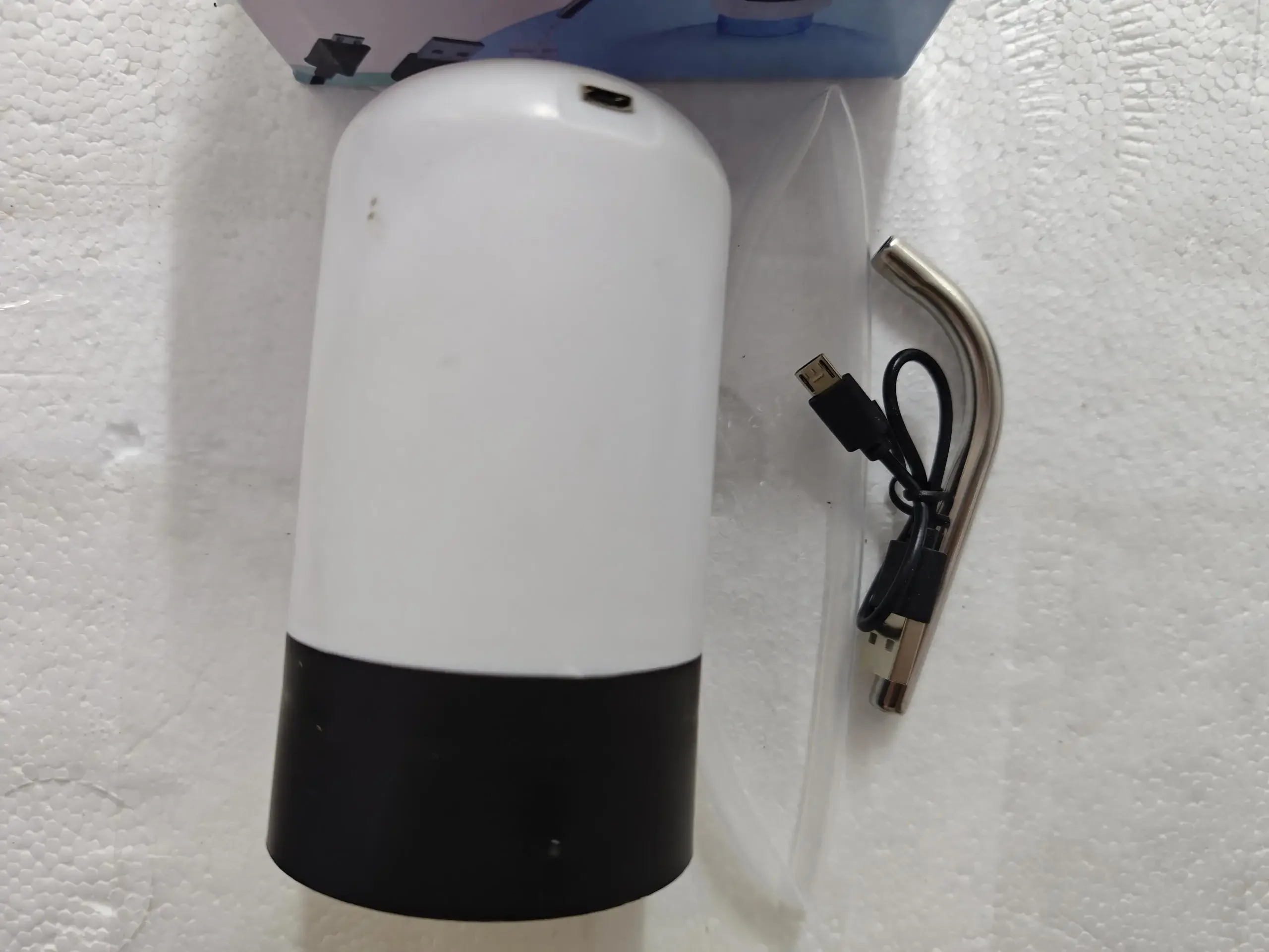 

Водяной насос с зарядкой через USB, 1 шт., белый, автоматический диспенсер для воды, автоматическое переключение режимов работы диспенсера для воды одной кнопкой, бытовая техника