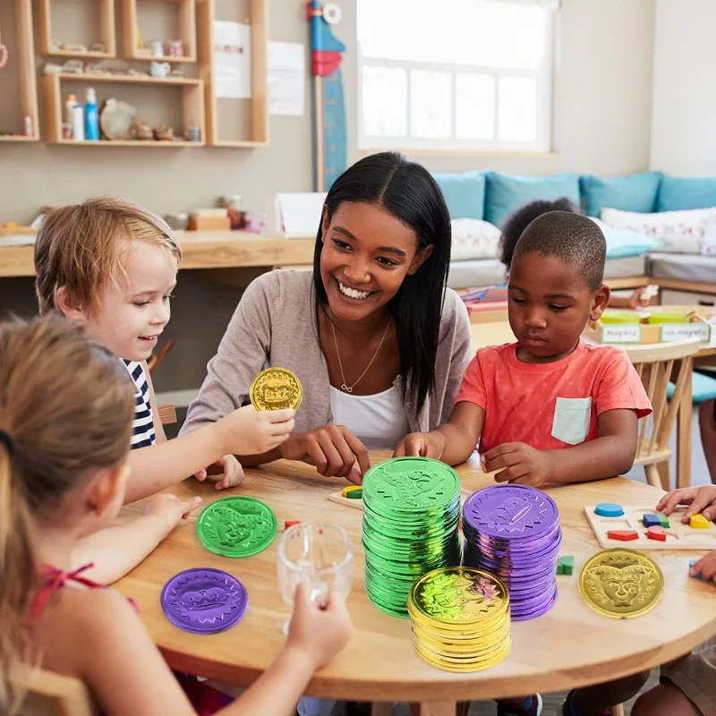 

Банковские игрушки, реквизит для наградов, школьный сезон, карнавальные пластиковые золотые монеты, украшения для вечеринок, фиолетовые мероприятия для родителей и детей