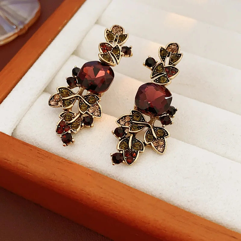 Women's Retro Square Leaf Diamond Necklace Set, Vintage Luxury