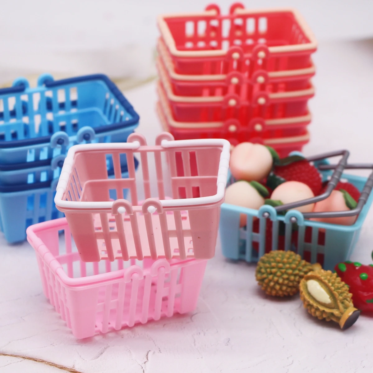 

1PC Mini Simulation Portable Shopping Plastics Basket For Dollhouse Convenience Store Miniature Scene Ob11model Doll Toys Decor