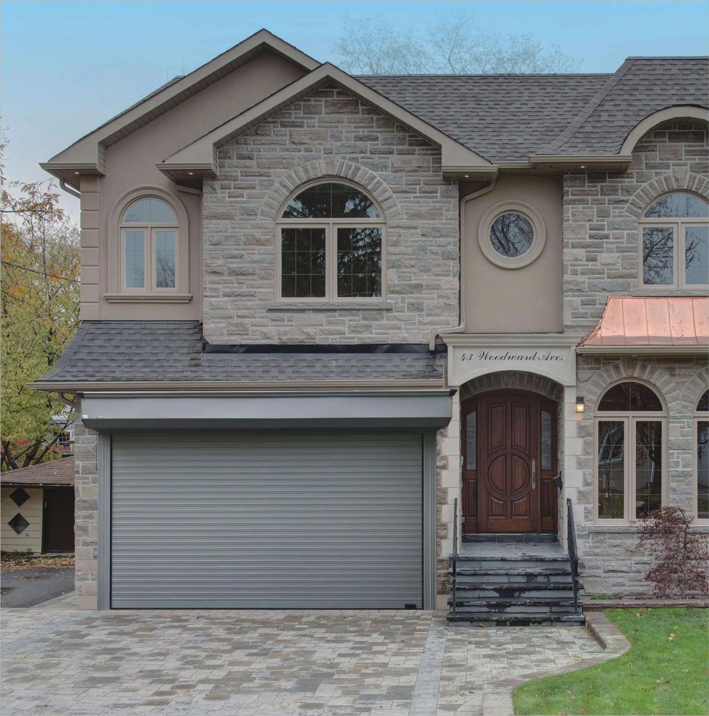 Villa Aluminum Alloy Finished Product Heavy Duty Garage Door Motor Driven Anti Theft Garage Doors Rainproof Garage Doors
