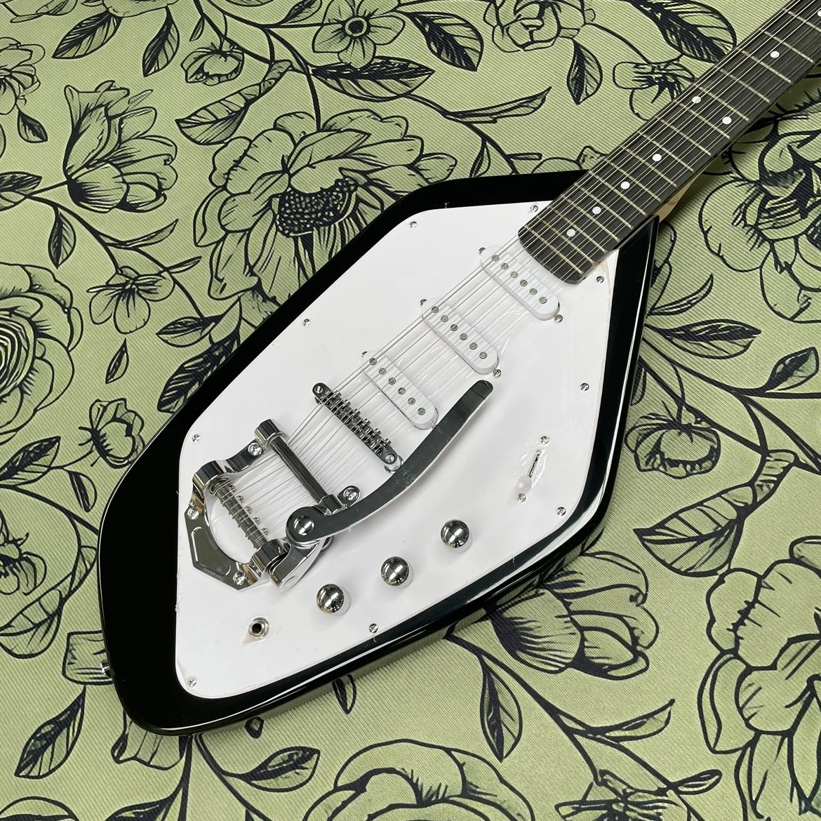 

12-string electric guitar, lightweight portablewith high-output dual pickups guitars, advanced speed-picking electric guitarra