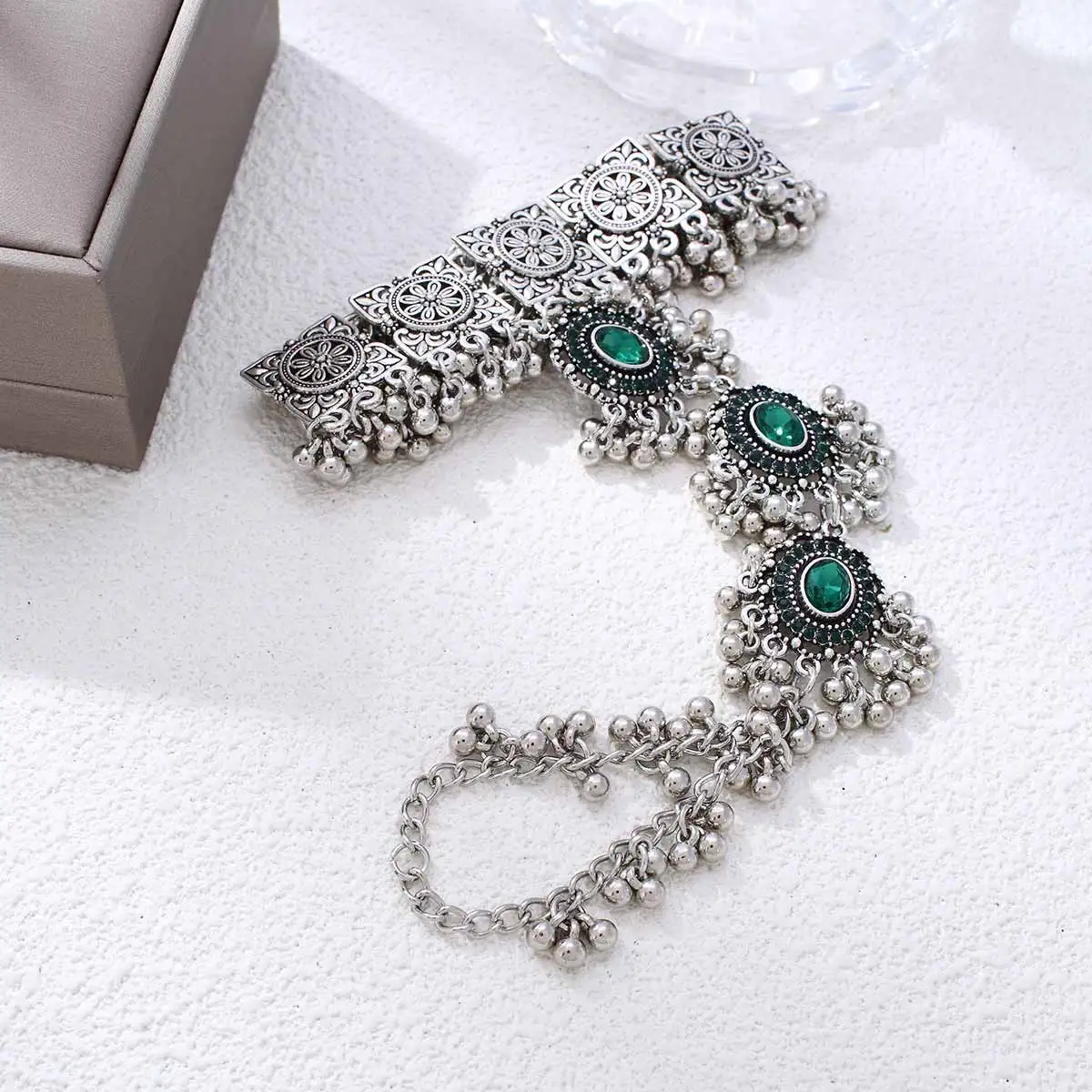 Vintage Ethnic Green Crystal Finger Wrist Chain Bracelet Luxury Connected Finger Ring Bracelets for Women Party Charm Jewelry