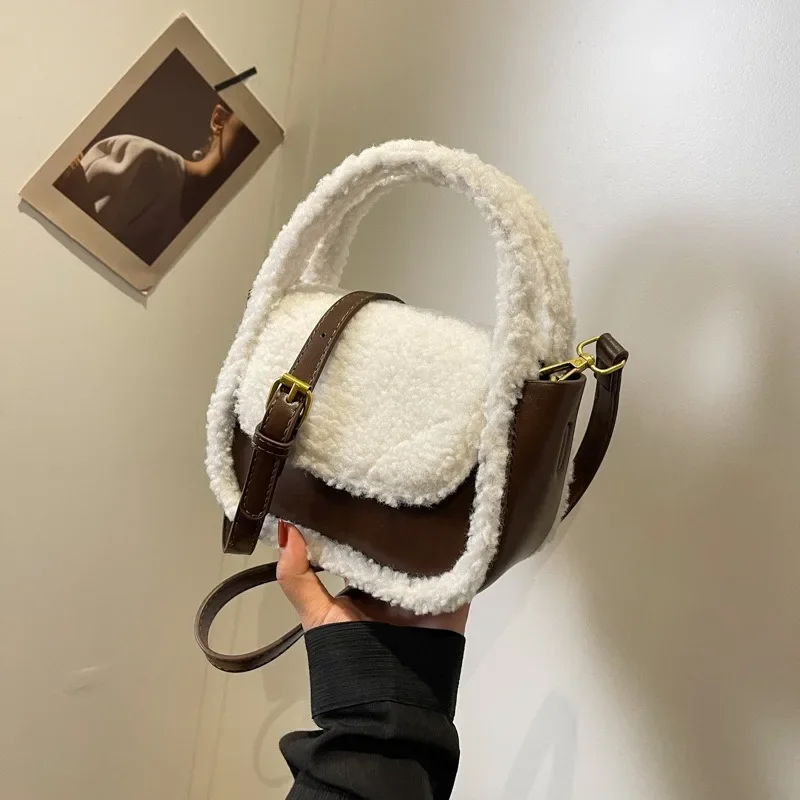 Plush Hand Bag 2023 Autumn Winter New Fashionable All Match Cute Lamb Wool Shoulder Bag Simple Casual Women Crossbody Bag