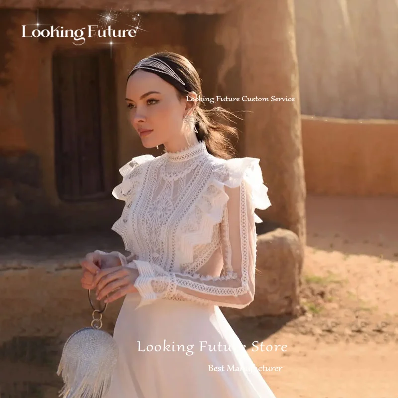 Abito da sposa Boho White a-line per donna maniche lunghe collo alto pieghe in pizzo Appliques Illusion Simple Illusion Backless Button